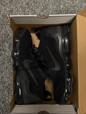 Nike Men's VaporMax Flyknit Sneakers - Black
